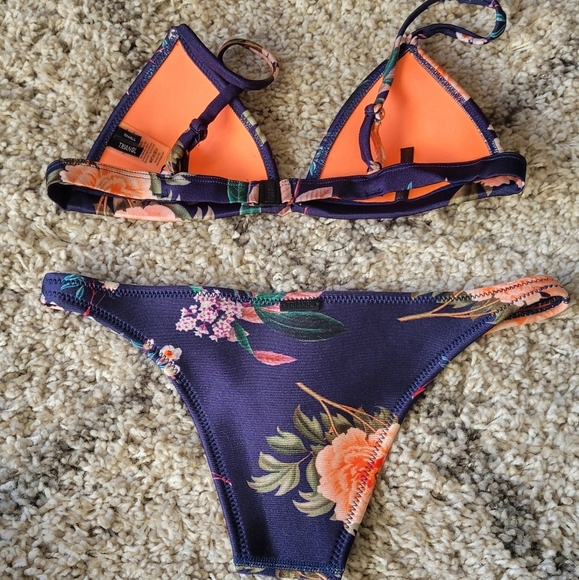 Triangl Bikini Top Small Bottom XS Comes with Carry Bag - Picture 2 of 8